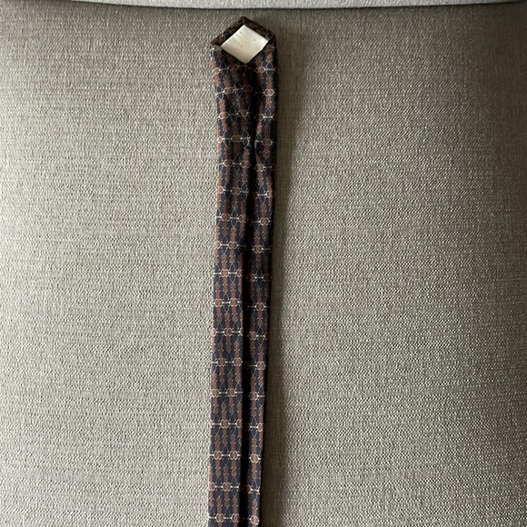 Celine | Vintage Chain Print Interlocking Multicolored Silk Tie - Picture 15 of 16